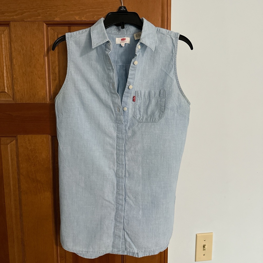 Levi’s shirt